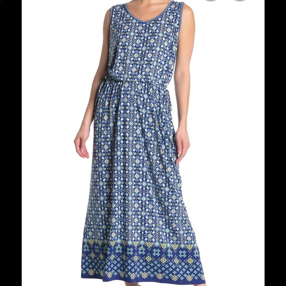 Max Studio Dresses & Skirts - Max studio V neck maxi size Large